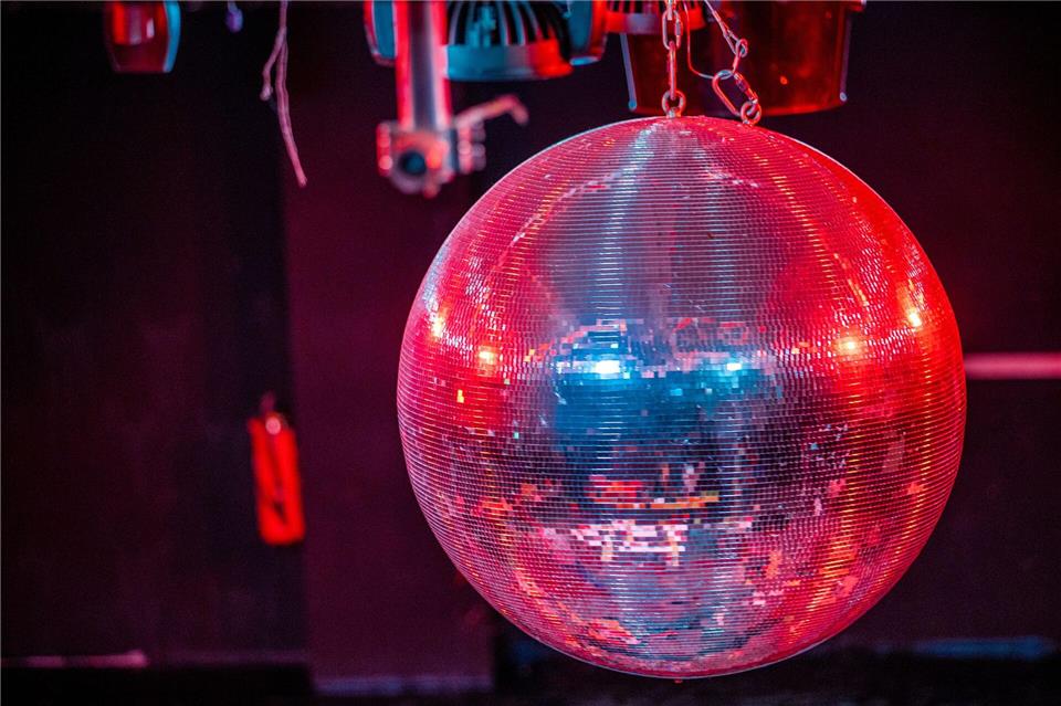 Der 20-Jährige wurde unter anderem wegen Rauchens in der Disco aus dem Gebäude geworfen. (Symbolbild)Jens Büttner/dpa-Zentralbild/dpa