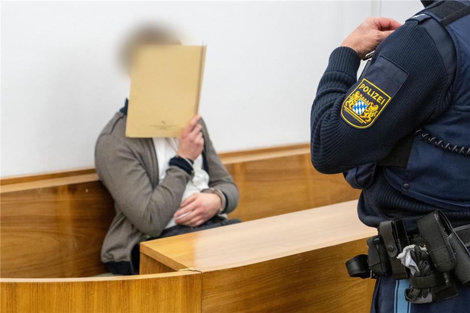 Der 21-Jährige räumte vor Gericht ein, dass er vor der Polizei floh und dabei einen tödlichen Unfall verursachte. Stefan Puchner/dpa