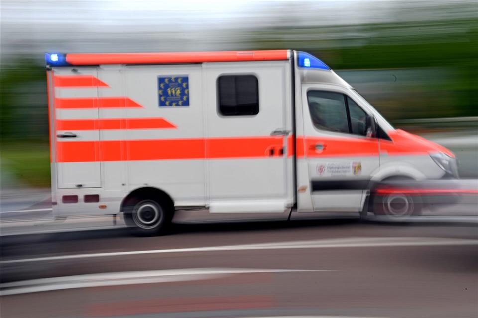Der 23-Jährige starb noch an der Unfallstelle. (Symbolbild)Hendrik Schmidt/dpa-Zentralbild/dpa