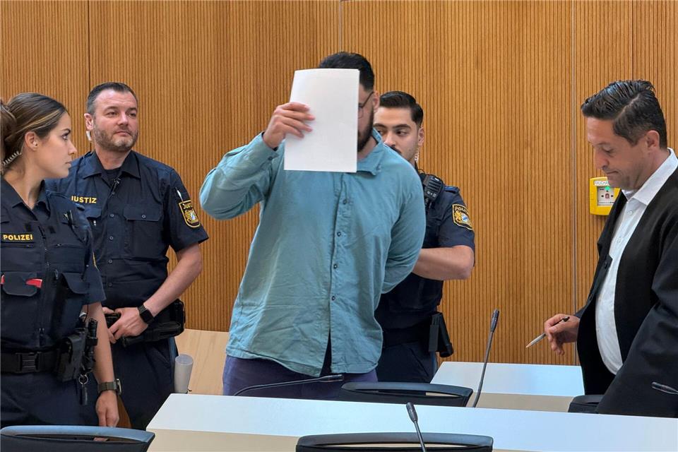 Der 25-Jährige war in einen Demonstrationszug gefahren, hatte eine Mutter und ihr Kleinkind getötet und zahlreiche Menschen teils lebensgefährlich verletzt.Elke Richter/dpa