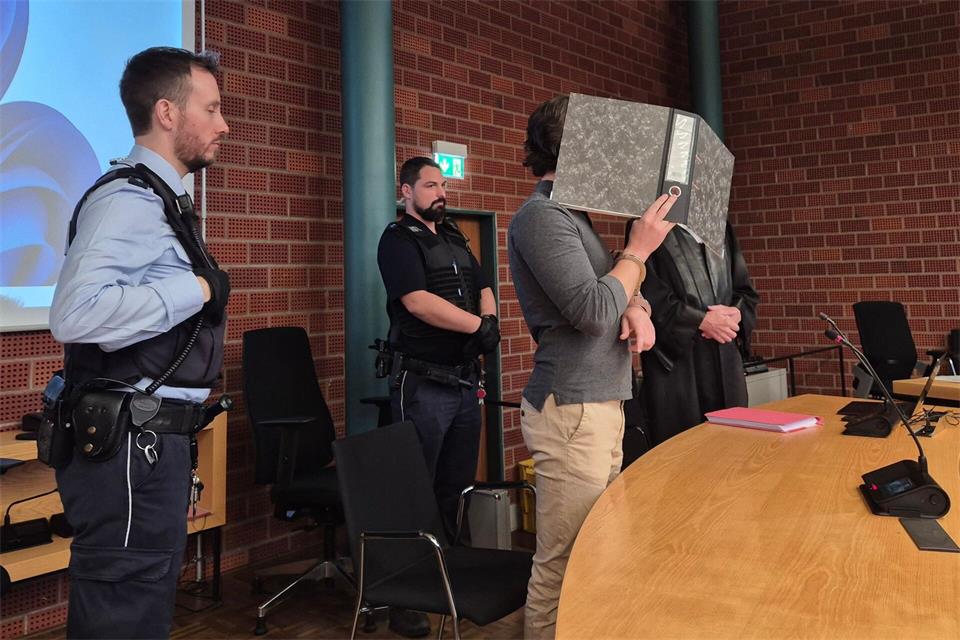Der 28-Jährige stand unter anderem wegen gefährlicher Körperverletzung vor Gericht. (Archivfoto) Claudia Wagner/dpa