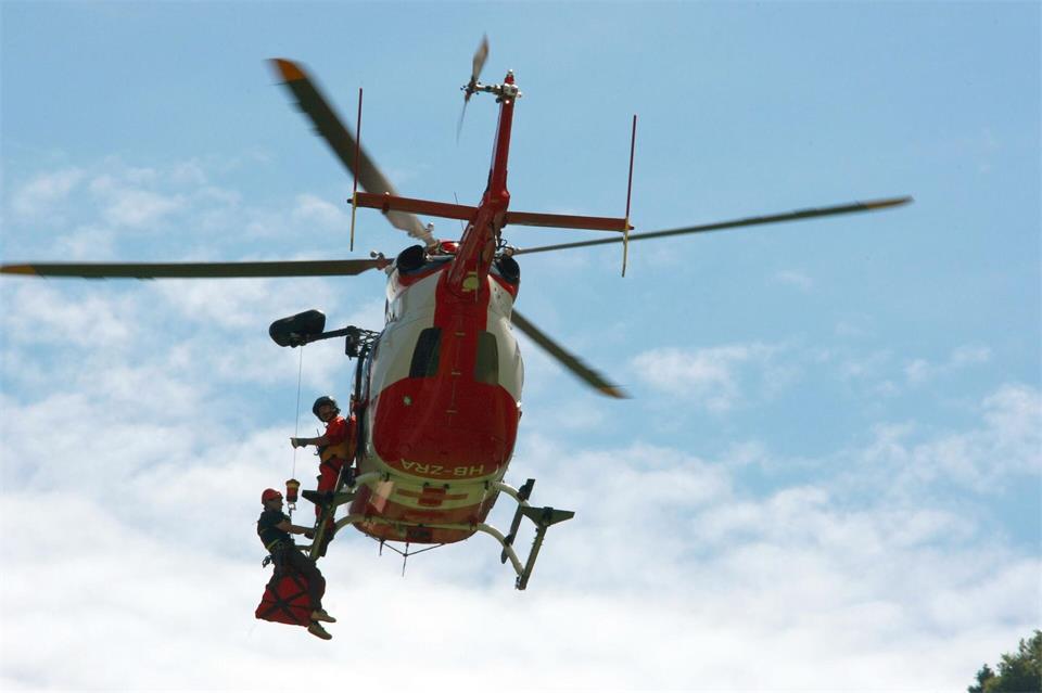 Der 35 Jahre alte Mann wurde von einem Rega-Hubschrauber gerettet. (Symbolbild)picture alliance / dpa