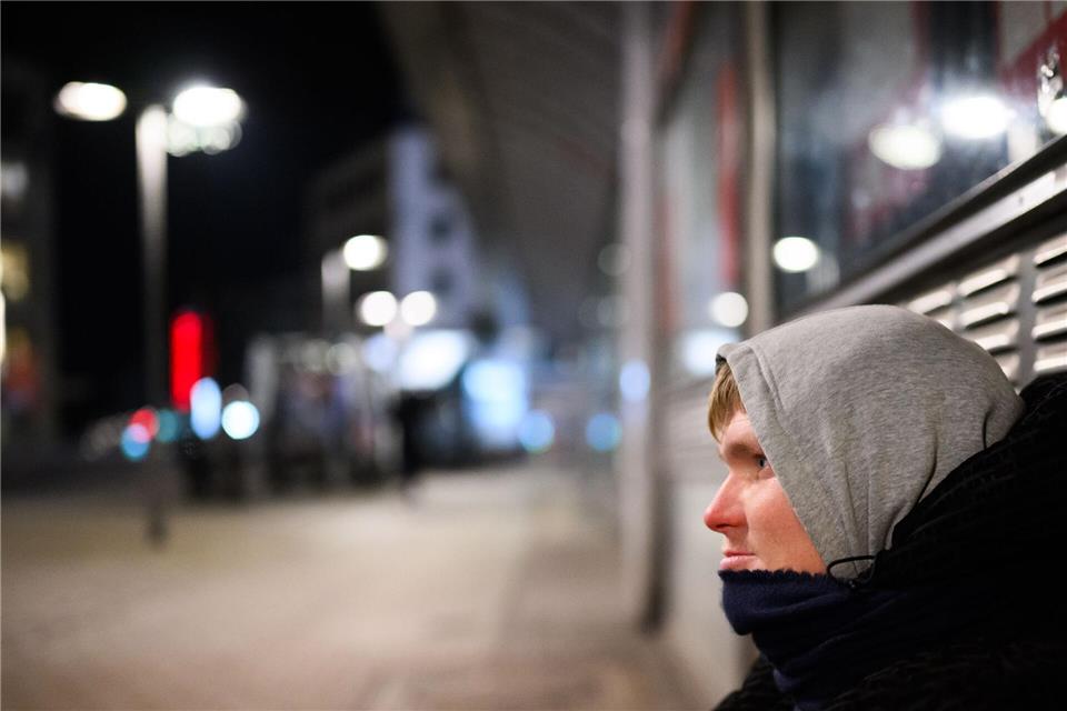 Der 37-Jährige lebt seit 15 Jahren auf der Straße.Julian Stratenschulte/dpa