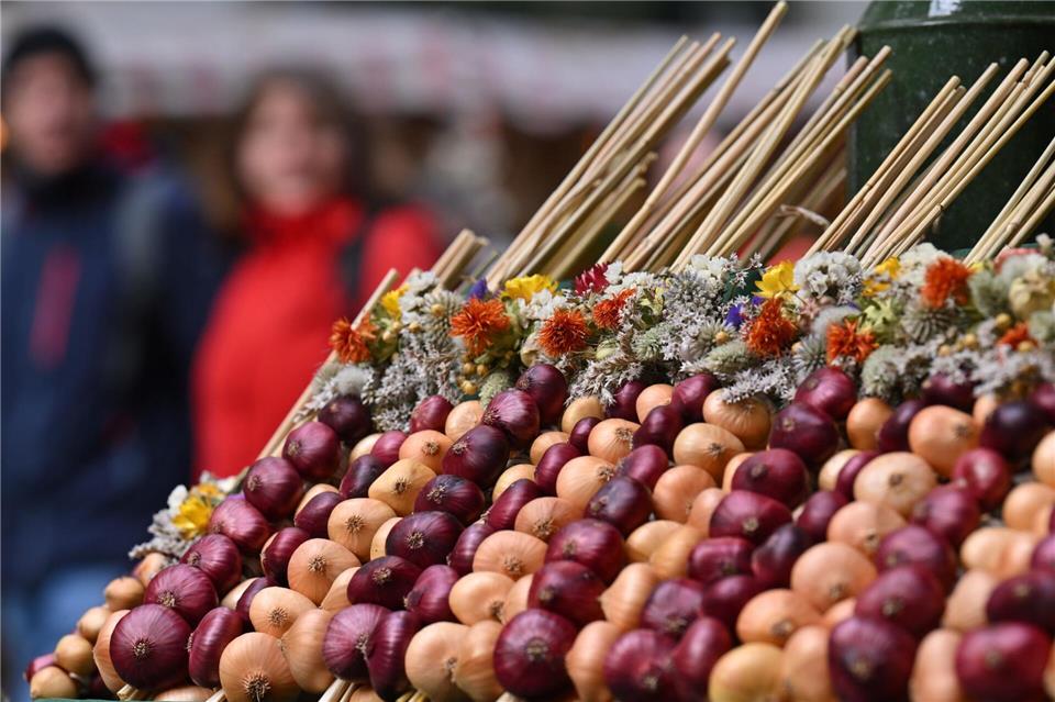 Der 372. Weimarer Zwiebelmarkt ist eröffnet worden.Martin Schutt/dpa