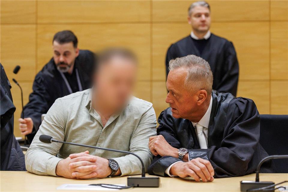Der 41-Jährige hatte die Schüsse im Prozess Schüsse eingeräumt und angegeben aus Angst und Notwehr gehandelt zu haben. Friso Gentsch/dpa