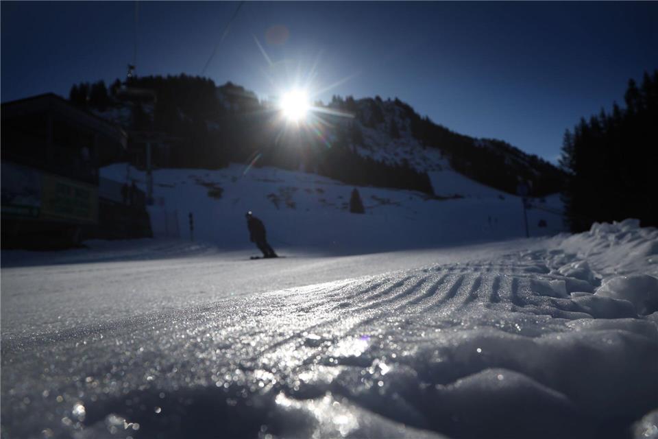 Der 41-Jährige wurde bei dem Sturz am Söllereck schwer verletzt. (Archivbild)Karl-Josef Hildenbrand/dpa