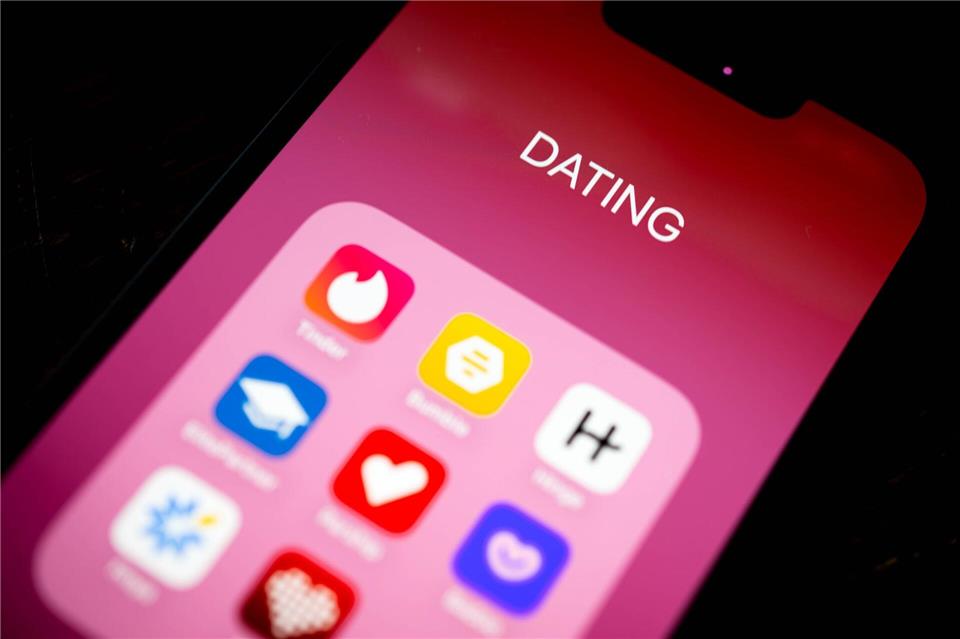 Der 43-Jährige hatte sich über eine App verabredet. (Symbolbild)Sina Schuldt/dpa
