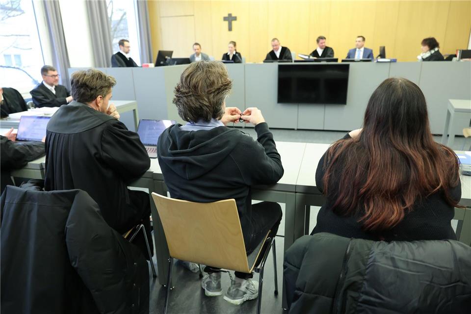 Der 46-Jährige ist unter anderem wegen fahrlässiger Tötung angeklagt.Daniel Löb/dpa