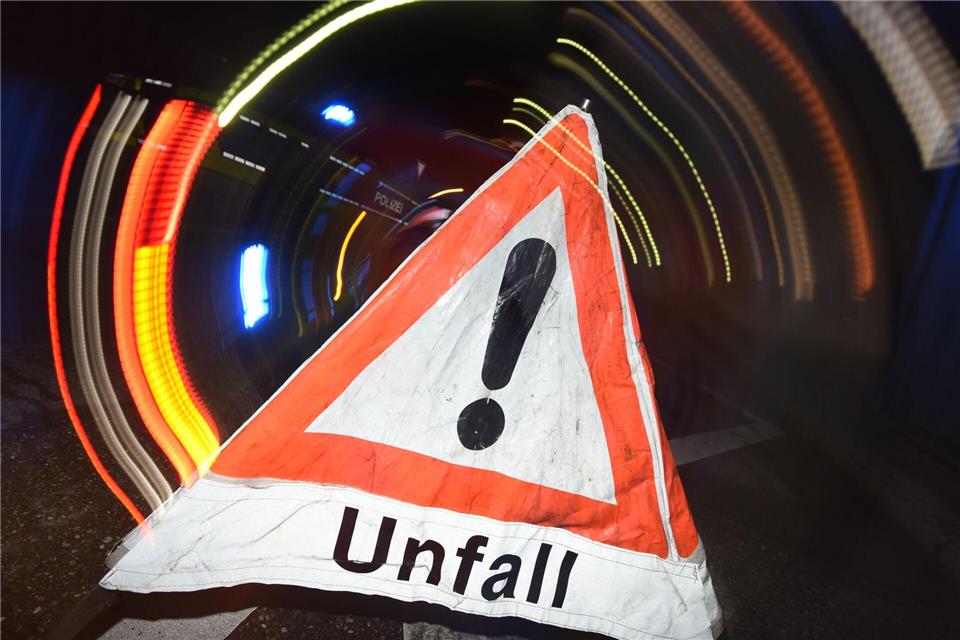 Der 58-Jährige verstarb am Unfallort. (Symbolbild)Patrick Seeger/dpa