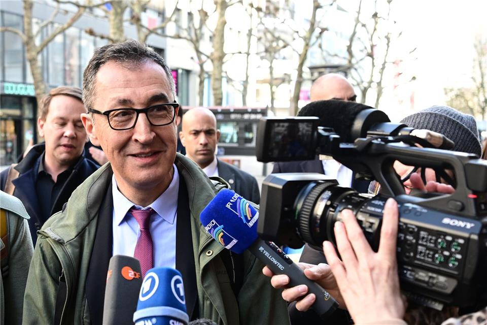 Der 60-Jährige gilt als absoluter Medienprofi und weiß, wie man sich inszeniert. (Archivbild)Bernd Weißbrod/dpa
