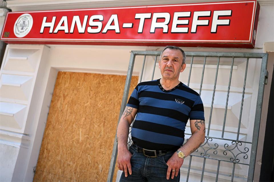 Der 60-Jährige sammelte knapp 1.000 Unterschriften für ein Alkoholkonsumverbot im Viertel.Lilli Förter/dpa