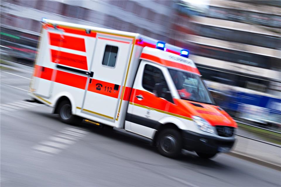 Der 61-Jährige erlag noch am Unfallort seinen Verletzungen. (Symbolbild)Nicolas Armer/dpa