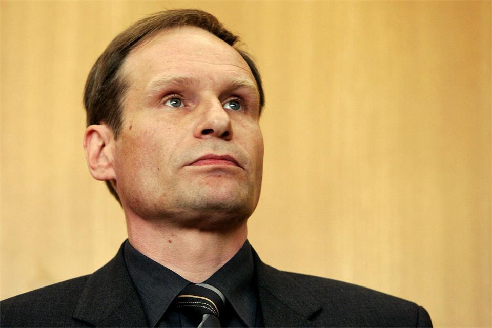 Der 64-Jährige verbüßt in Kassel eine lebenslange Haftstrafe wegen Mordes. (Archivbild)Frank May/dpa