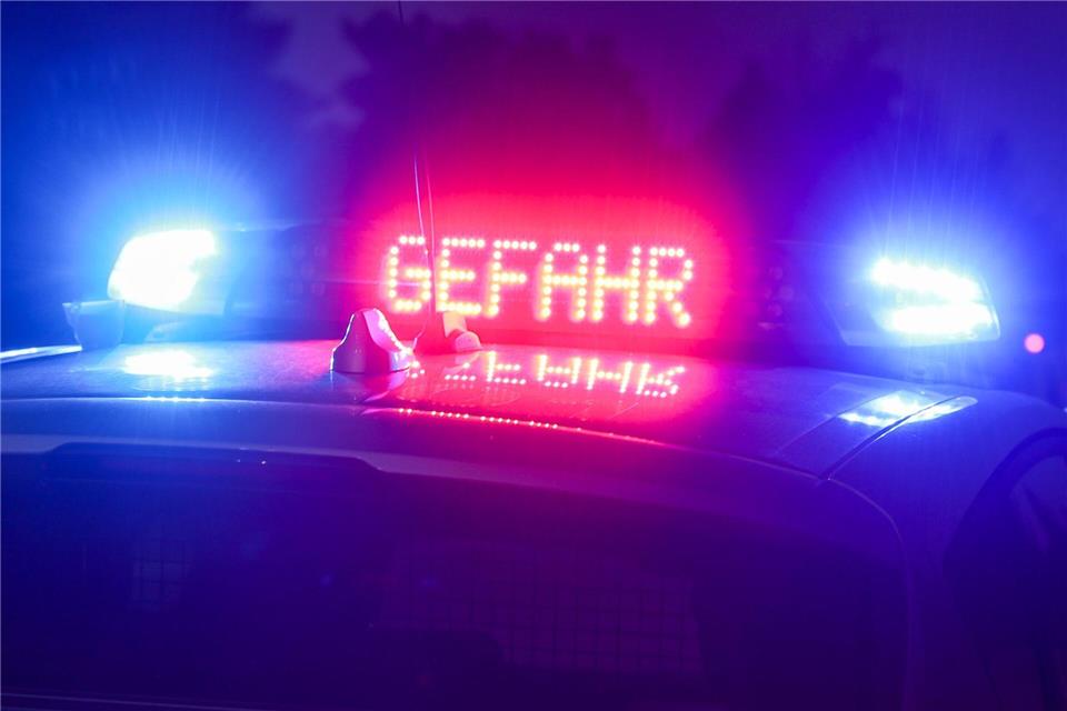 Der 73-jährige Autofahrer hatte vor dem Warnowtunnel gewendet – vermutlich weil er sich verfahren hatte. (Symbolbild)Jan Woitas/dpa