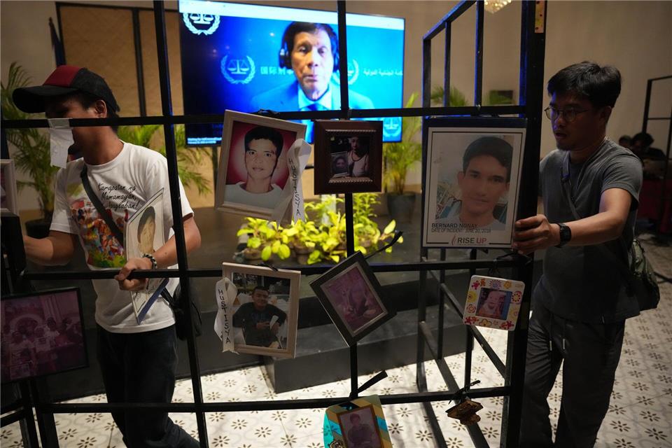 Der 80 Jahre alte Duterte blieb der Anhörung ohne Angabe von Gründen fern.Aaron Favila/AP/dpa