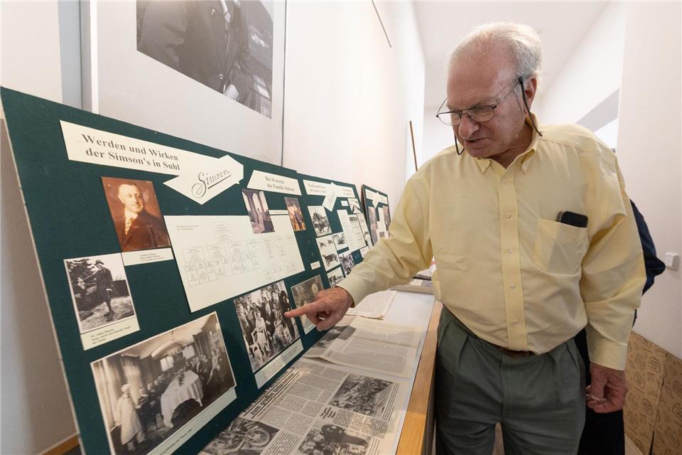 Der 82-Jährige besuchte in Suhl unter anderem das Stadtarchiv.Michael Reichel/dpa