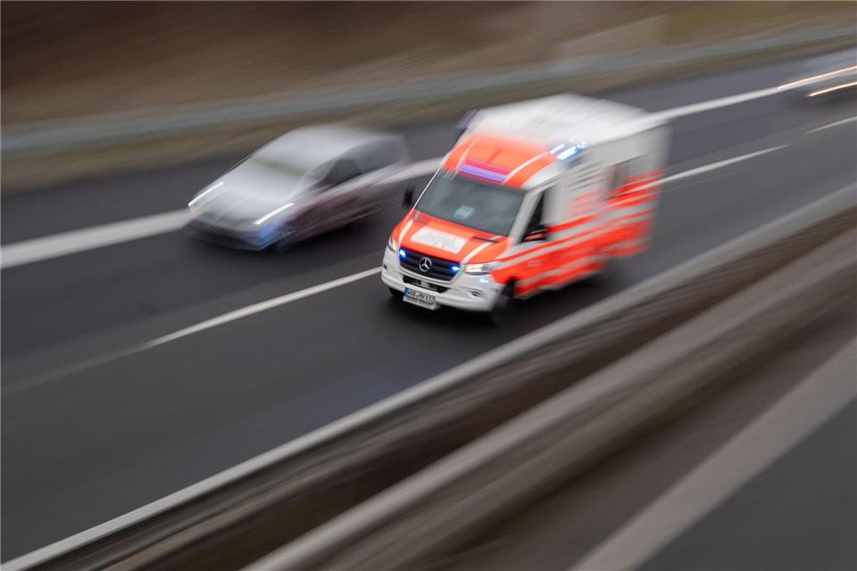 Der 86-Jährige konnte nicht mehr gerettet werden. (Symbolbild)Julian Stratenschulte/dpa