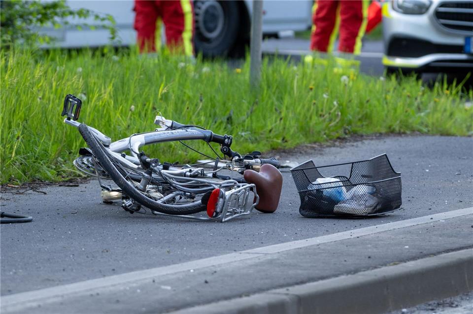 Der 86 Jahre alte Radfahrer wurde lebensgefährlich verletzt. (Symbolbild)Christoph Weiß/Fuldamedia/dpa