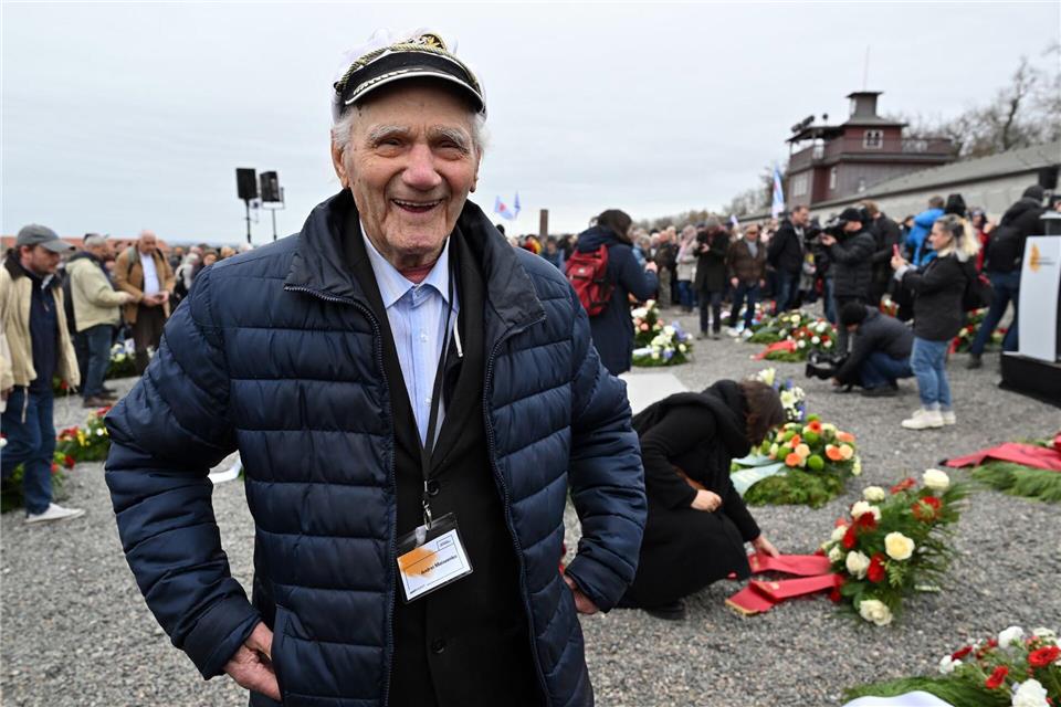 Der 99-jährige Andrej Moiseenko aus Belarus ist einer der beiden Überlebenden, die bei der Gedenkveranstaltung vor Ort waren. Martin Schutt/dpa