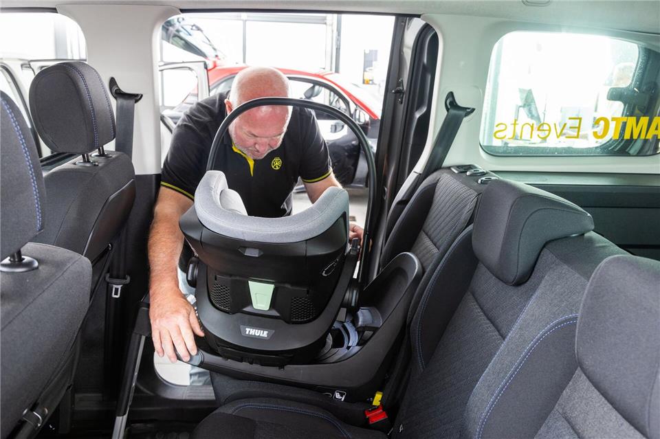 Kindersitze im ADAC-Test: Daumen hoch für viele Modelle  Der ADAC hat 17 Kindersitz-Modelle für unterschiedliche Altersklassen getestet.Stephan Huger/ÖMTAC/dpa-tmn