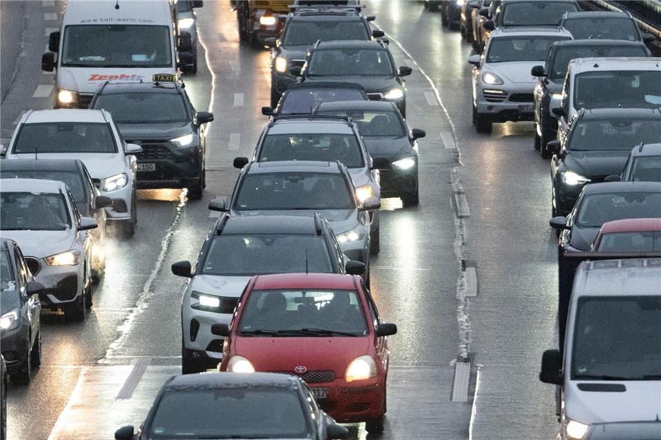 Der ADAC hat auf den Autobahnen im Südwesten mehr als 46.000 Staus gezählt. (Symbolbild)Marijan Murat/dpa