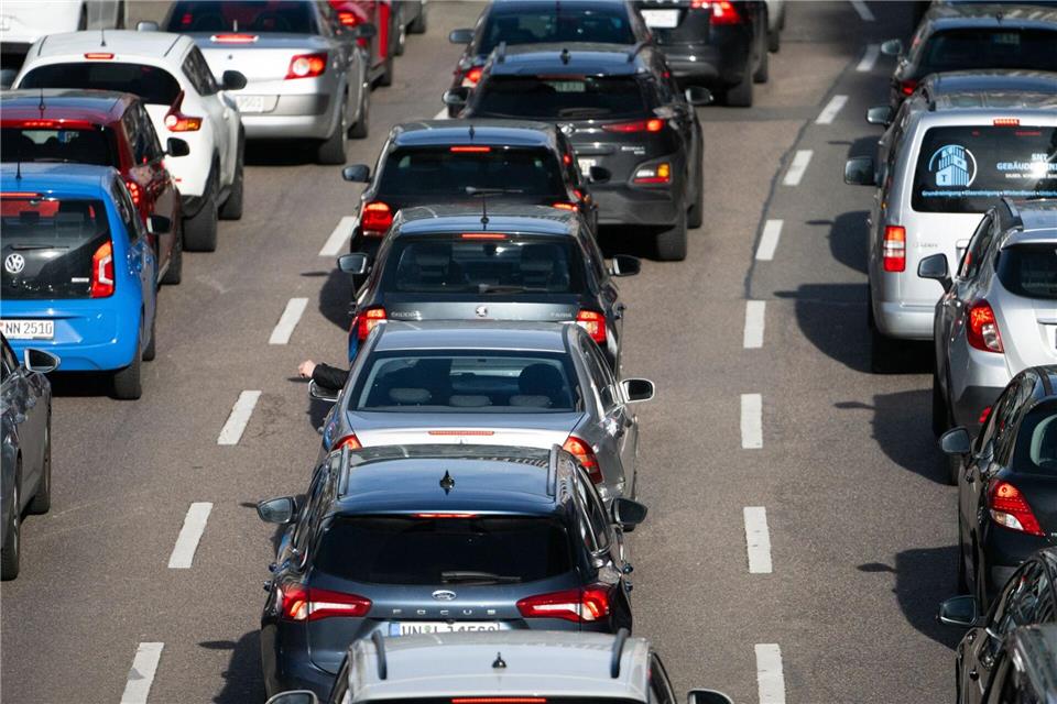 Der ADAC warnt vor erhöhter Staugefahr rund um das anstehende Pfingstwochenende. (Symbolbild)Marijan Murat/dpa