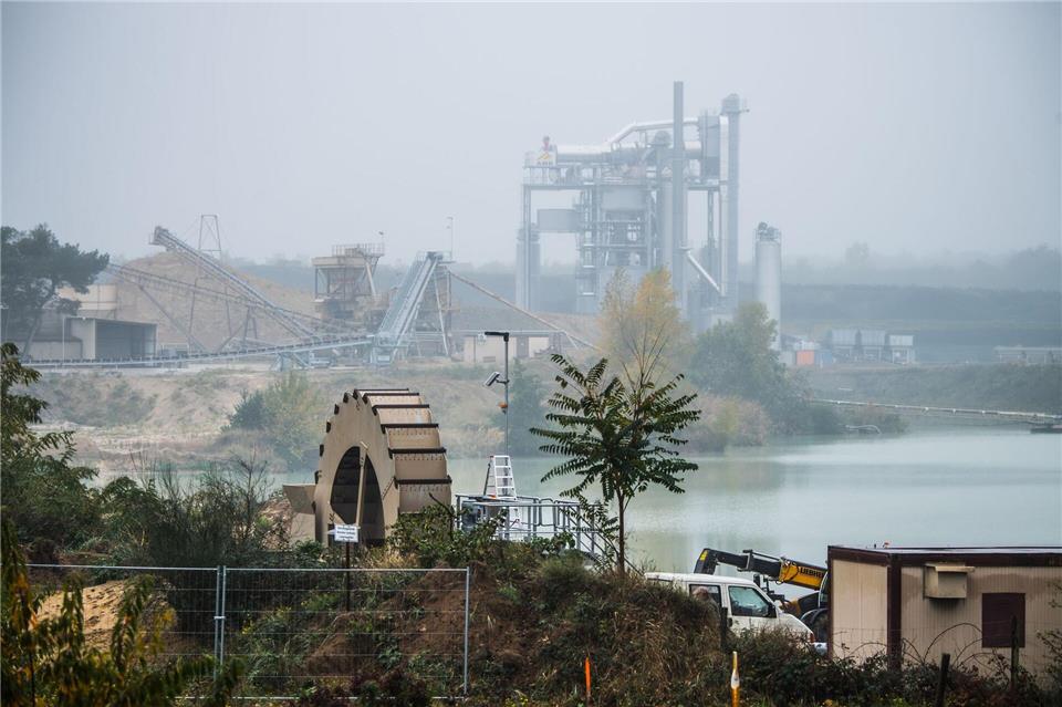 Der Abbau von Rohstoffen für den Bau in Hessen kann für kurze Transportwege sorgen. (Archivbild)Andreas Arnold/dpa