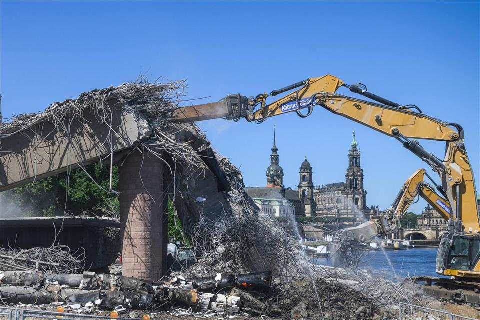 Der Abriss der teilweise eingestürzten Carolabrücke dauerte etwa ein Jahr. (Archivbild)Robert Michael/dpa