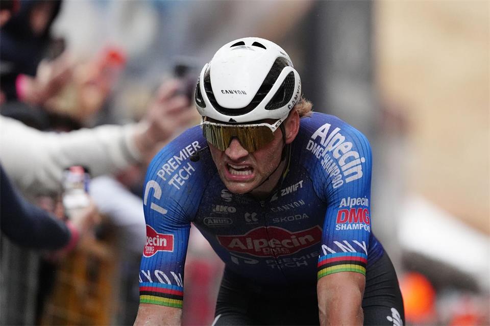 Der Abstecher auf das Mountainbike brachte Mathieu van der Poel keinen Erfolg (Archivbild)Massimo Paolone/LaPresse via ZUMA Press/dpa