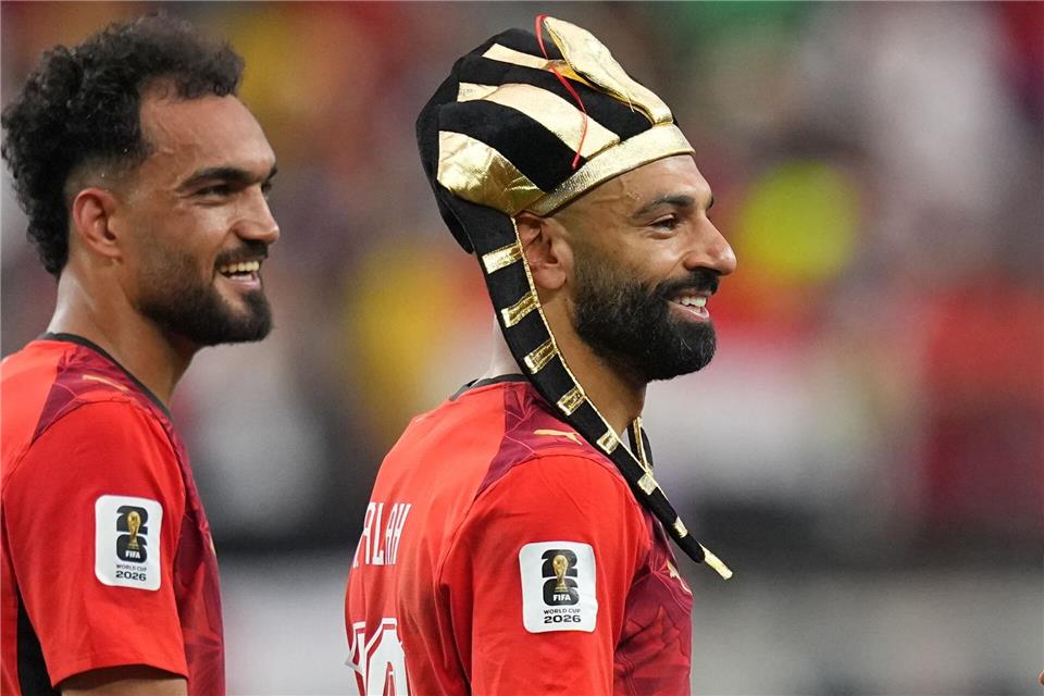 Der Ägypter Mohamed Salah (r) feierte den historischen Sieg seines Teams.Julio Cortez/AP/dpa