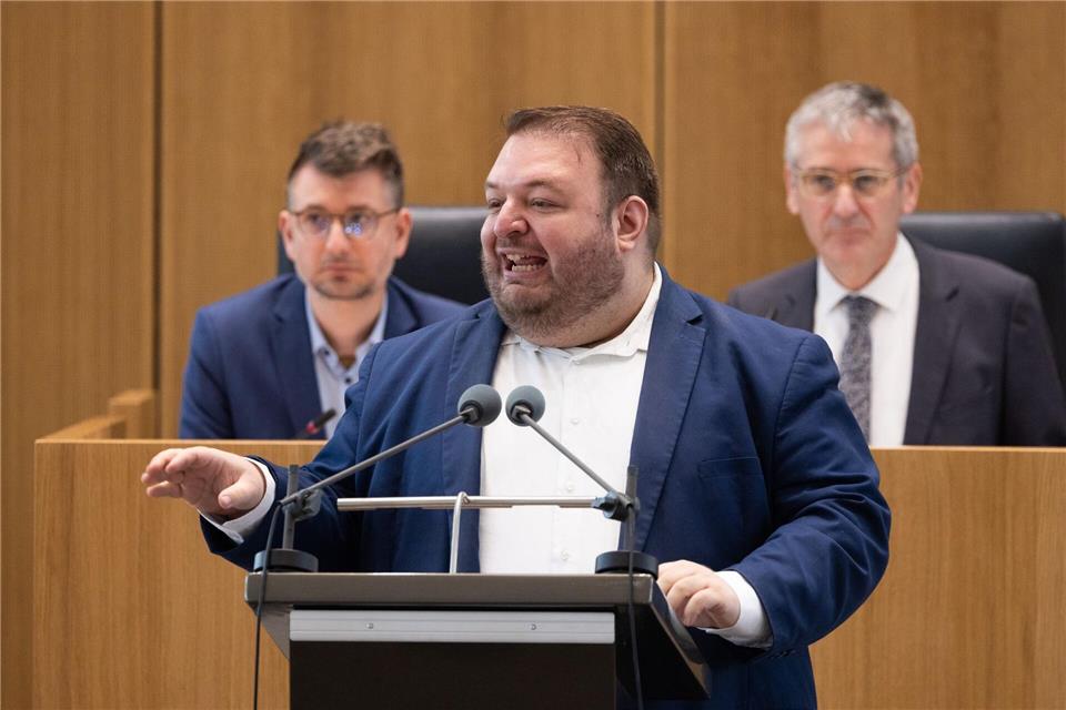 Der AfD-Abgeordnete Damian Lohr geht gegen die Polizeimaßnahme vor. (Archivbild)Lando Hass/dpa