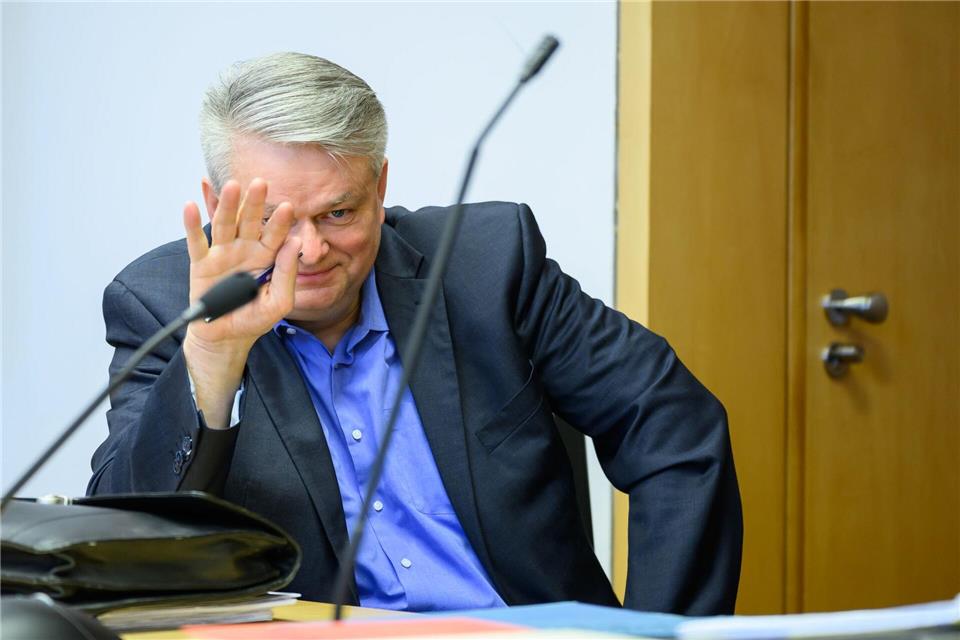 Der AfD-Abgeordnete und Angeklagte Wilko Möller wollte sich im Prozess um ein umstrittenes Wahlplakat seinem Anwalt zufolge nicht äußern. Patrick Pleul/dpa