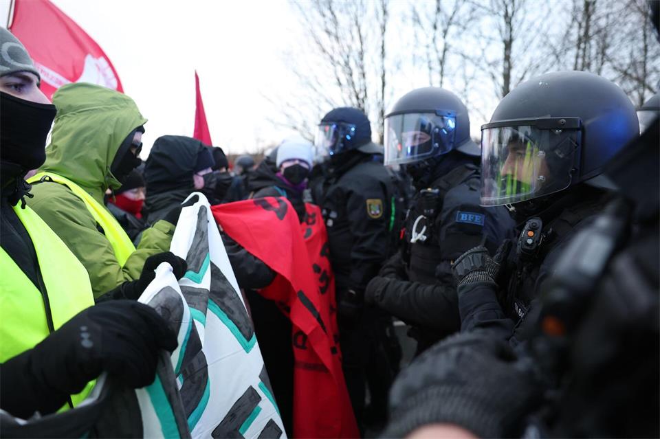 Der AfD-Bundesparteitag in Riesa wurde von massiven Protesten begleitet. (Archivbild)Jan Woitas/dpa