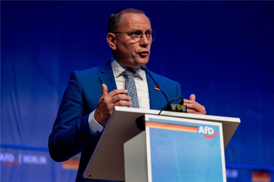Brinker führt AfD als Spitzenkandidatin in Berlin-Wahl Der AfD-Bundessprecher und Bundestagsfraktionschef Tino Chrupalla trat als Gast bei dem Parteitag auf. Fabian Sommer/dpa