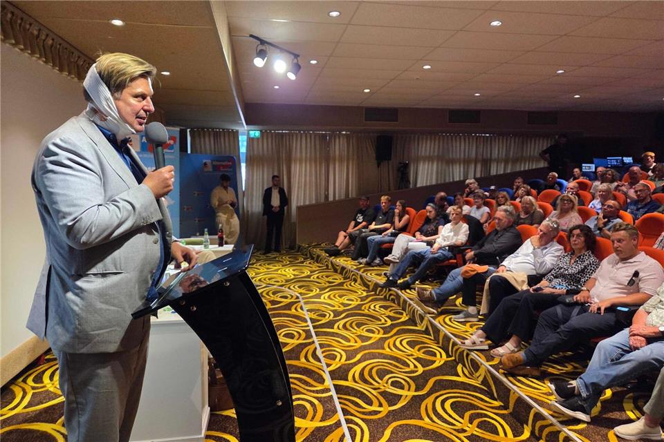 Der AfD-Bundestagsabgeordnete Maximilian Krah bei seiner Rede in Gifhorn. Christian Brahmann/dpa
