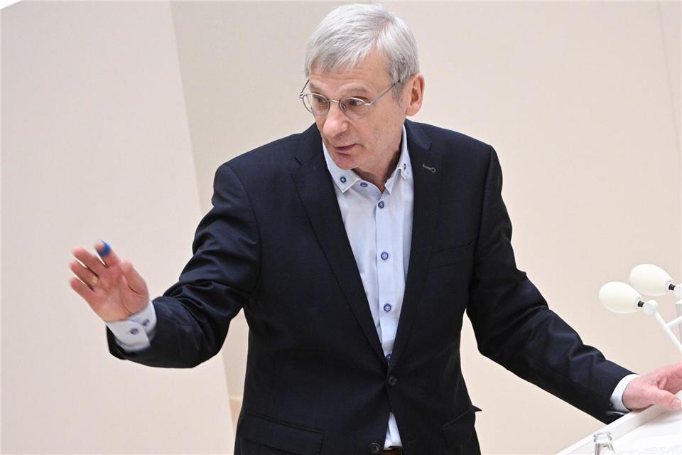 Der AfD-Fraktionsvorsitzende Hans-Christoph Berndt hält nach dem Ende der Koalition von SPD und BSW eine Neuwahl für erforderlich. (Archivbild)Jens Kalaene/dpa