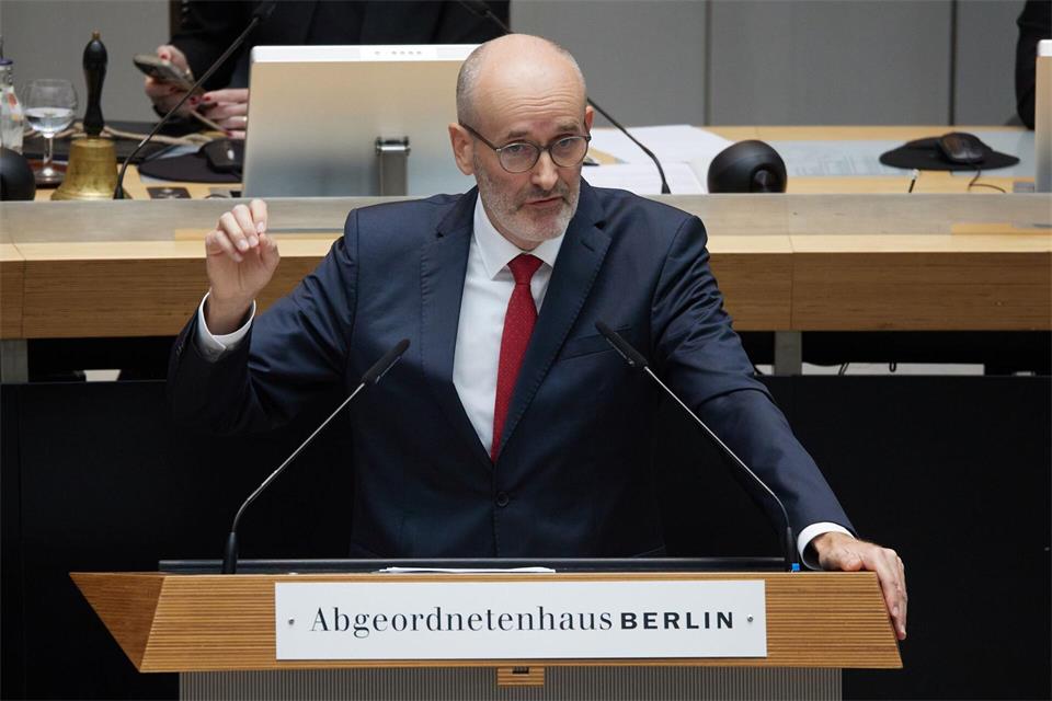 Der AfD-Politiker Martin Trefzer gehört dem Berliner Abgeordnetenhaus seit 2016 an. (Archivbild) Jörg Carstensen/dpa