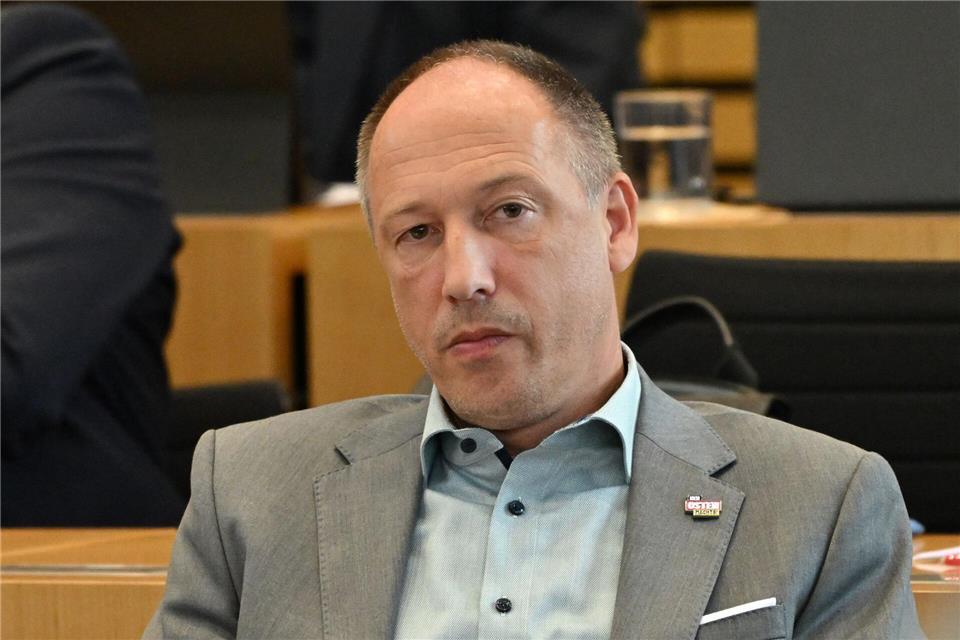 Der AfD-Politiker Ringo Mühlmann spricht sich für ein entschiedeneres Vorgehen gegen Linksextremismus aus.Martin Schutt/dpa