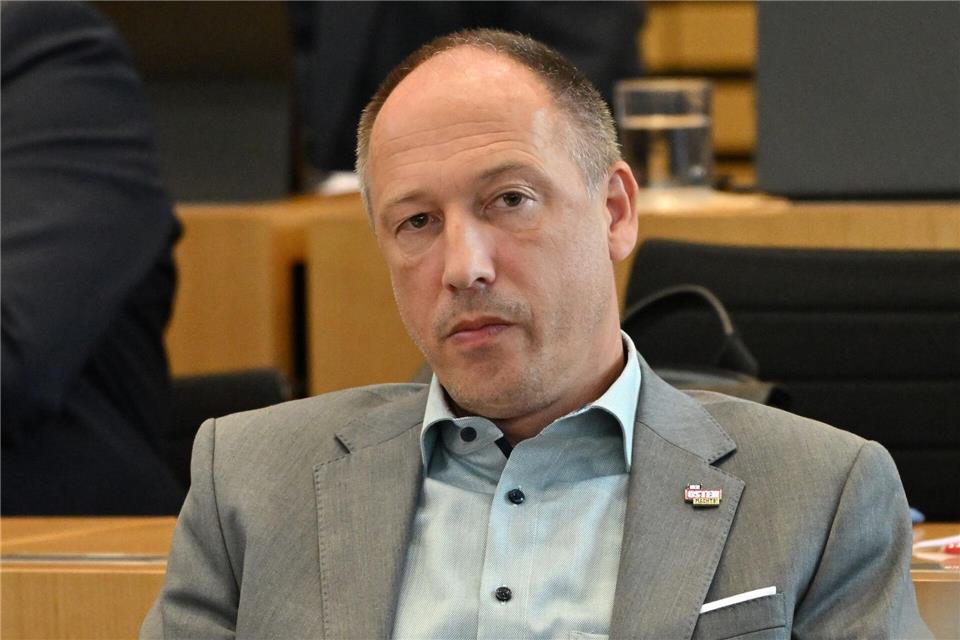 Der AfD-Politiker Ringo Mühlmann spricht sich für ein entschiedeneres Vorgehen gegen Linksextremismus aus.Martin Schutt/dpa