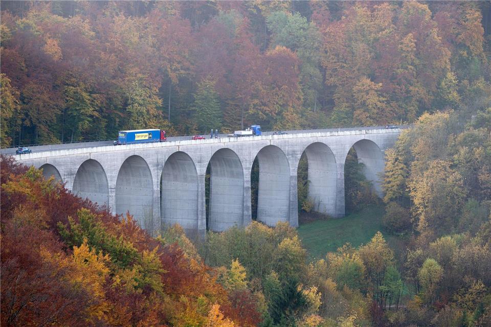 Der Albaufstieg der A8 wird gesperrt. (Archivbild)Bernd Weißbrod/dpa