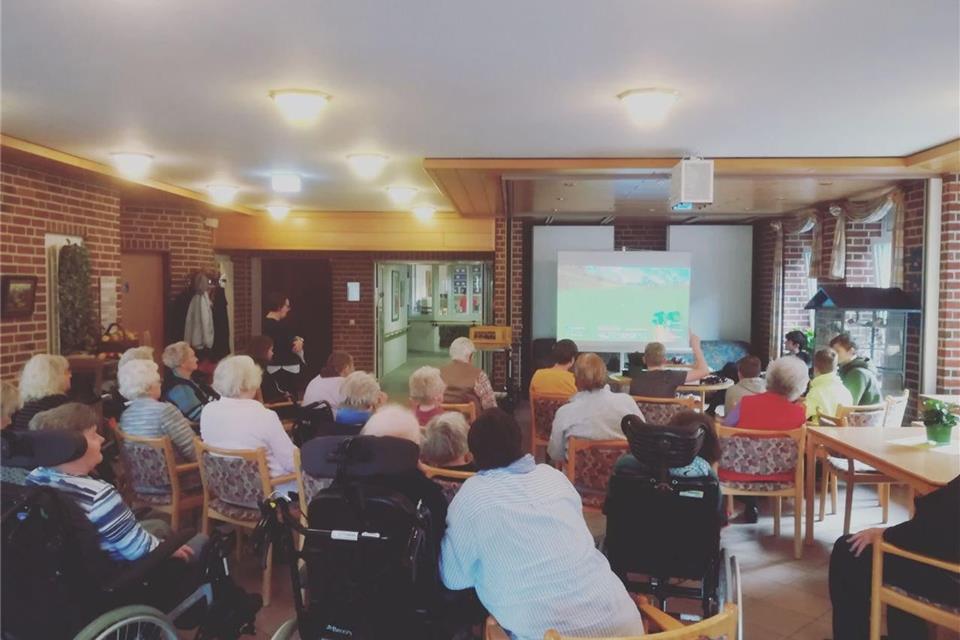 Der Alltag in den Senioren- und Pflegeeinrichtungen ist derzeit von einer Abwägung der Risiken geprägt. Das Foto ist vor der Coronavirus-Pandemie im Eingangsbereich des Seniorenhauses St. Martin entstanden.
