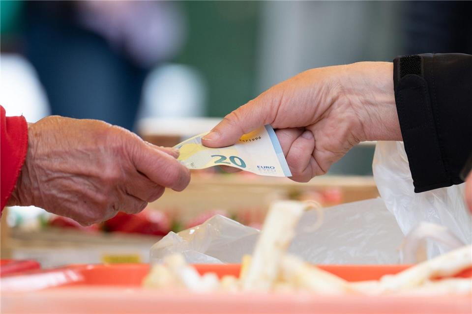 Der Alltag ist für die Menschen in Deutschland in den vergangenen Jahren teurer geworden.Sebastian Kahnert/dpa
