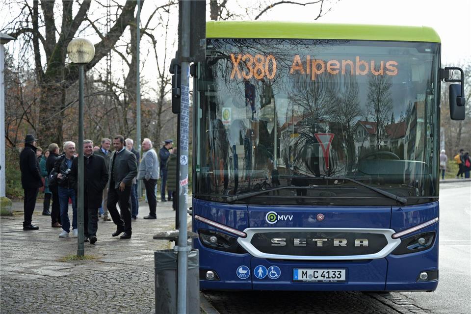 Der Alpenbus soll Murnau im Westen und Rosenheim im Osten verbinden.Malin Wunderlich/dpa