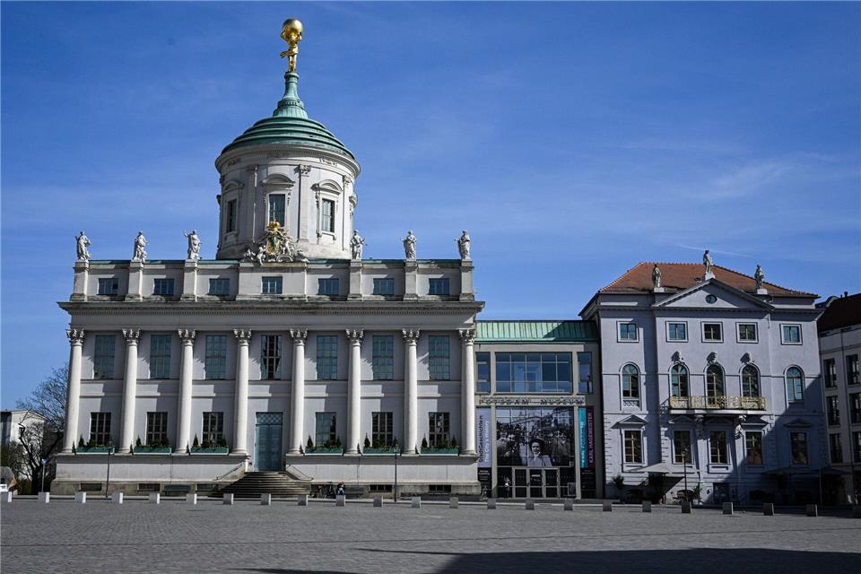 Der Alte Markt in Potsdam ist das historische Zentrum der Stadt - unter anderem mit dem Potsdam Museum. (Archivbild)Jens Kalaene/dpa