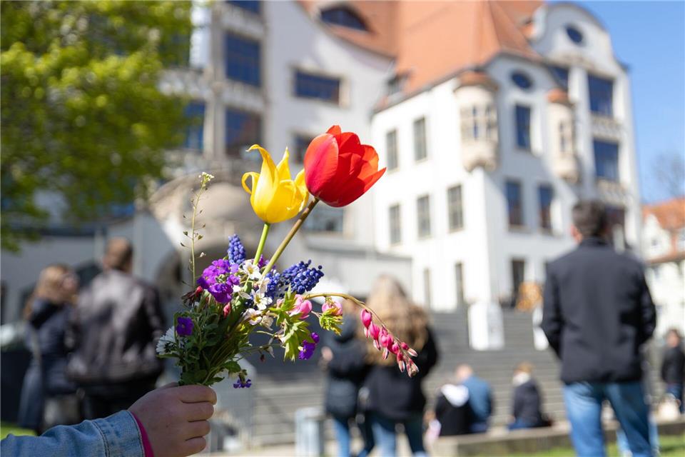 Der Amoklauf am Gutenberg-Gymnasium in Erfurt schockierte die Republik. Der Opfer wird jedes Jahr gedacht. Michael Reichel/dpa