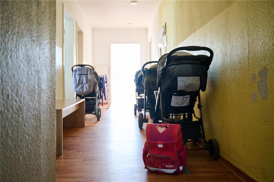 Der Andrang auf Plätze in Frauenhäusern in Mecklenburg-Vorpommern ist groß. (Symbolbild)Annette Riedl/dpa