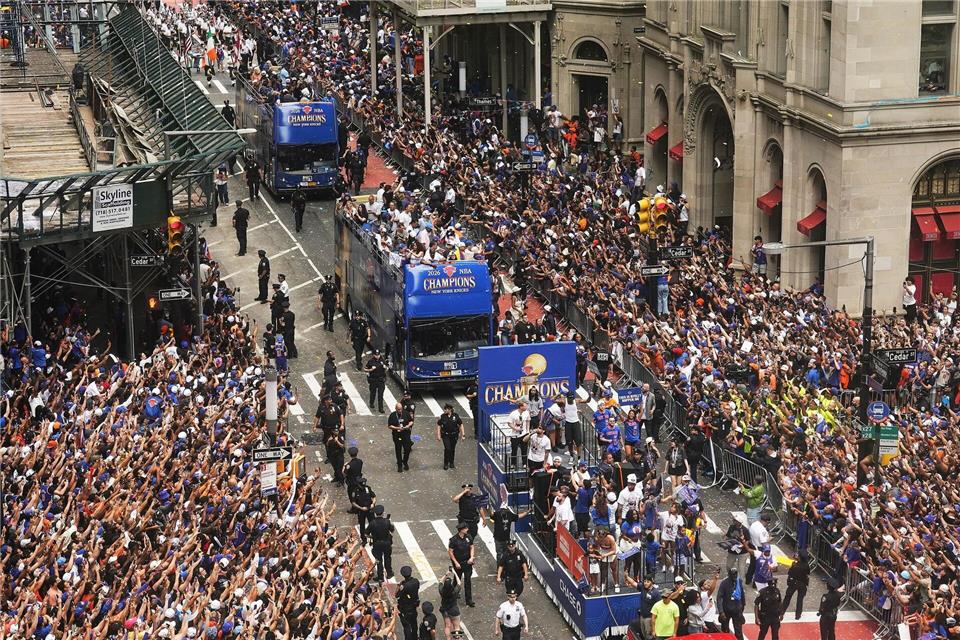 Der Andrang zur Knicks-Parade in New York war riesig. Richard Drew/AP/dpa
