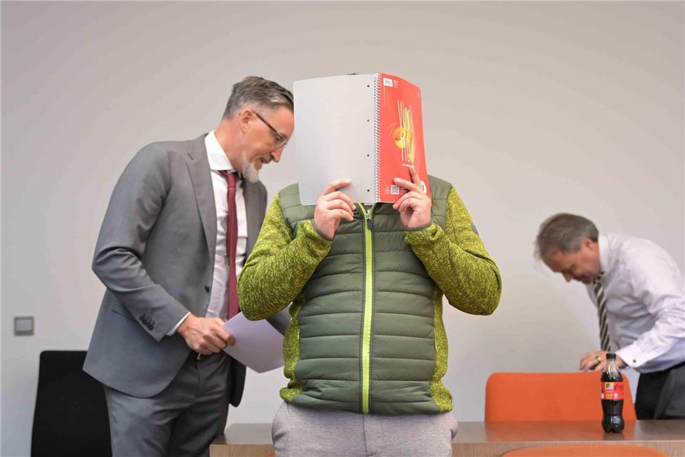 Der Angeklagte bestreitet die Vorwürfe.Malin Wunderlich/dpa