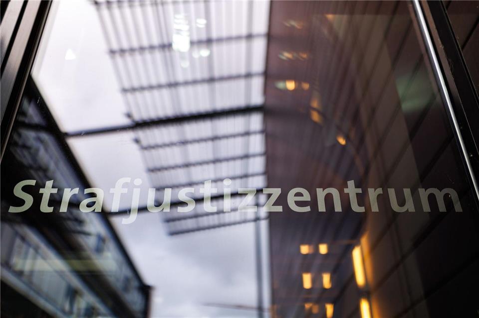 Der Angeklagte erschien nicht zur Verhandlung. (Archivbild)Daniel Karmann/dpa