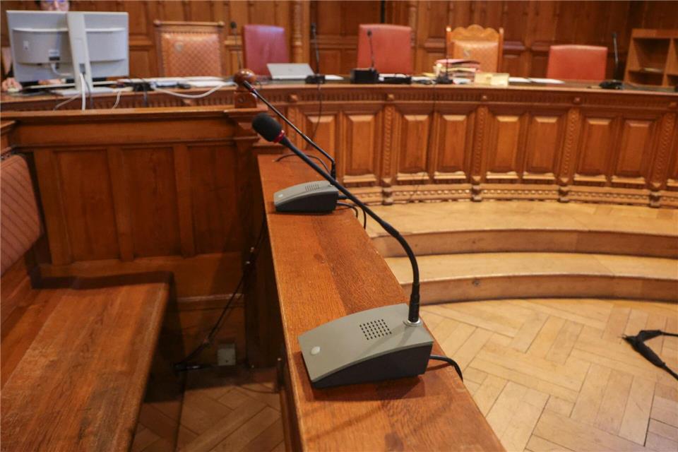 Der Angeklagte erschien zum Prozessauftakt nicht vor dem Landgericht. Focke Strangmann/dpa